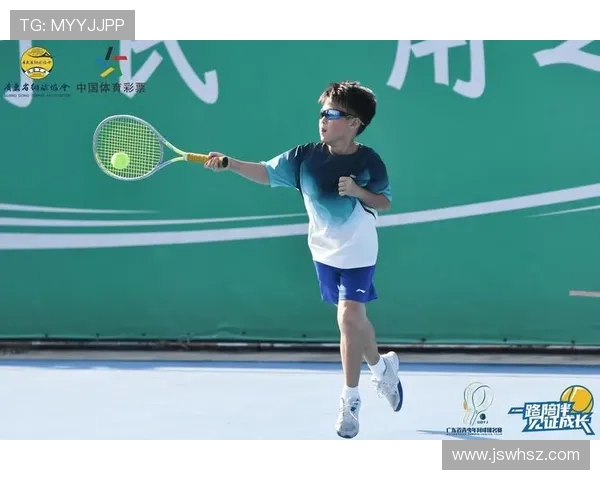 网球赛事精彩纷呈 各大高手角逐年终排名争夺战 网球赛事精彩纷呈 各大高手角逐年终排名争夺战