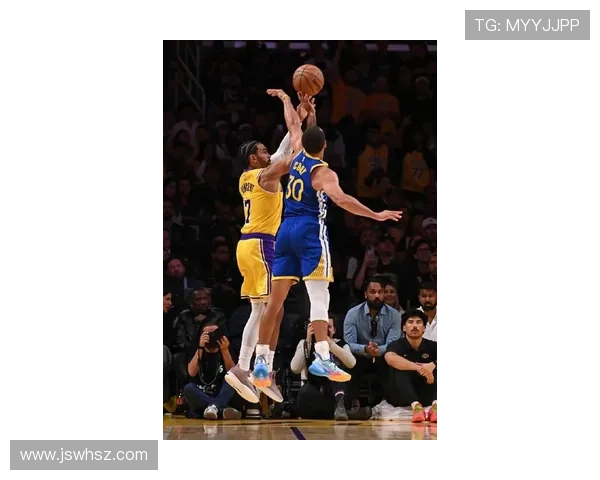 NBA新赛季开幕战勇士与湖人激战成焦点 詹姆斯与库里对决引爆全场热情 NBA新赛季开幕战勇士与湖人激战成焦点 詹姆斯与库里对决引爆全场热情