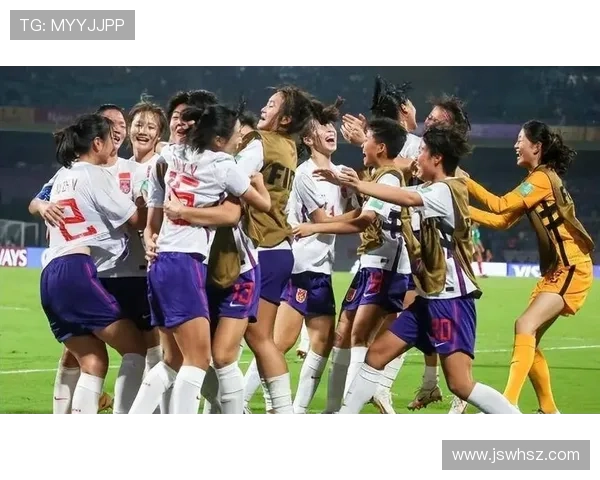 中国足球队迎战世界强敌，全力争取世界杯入场券，球迷期待激烈对决